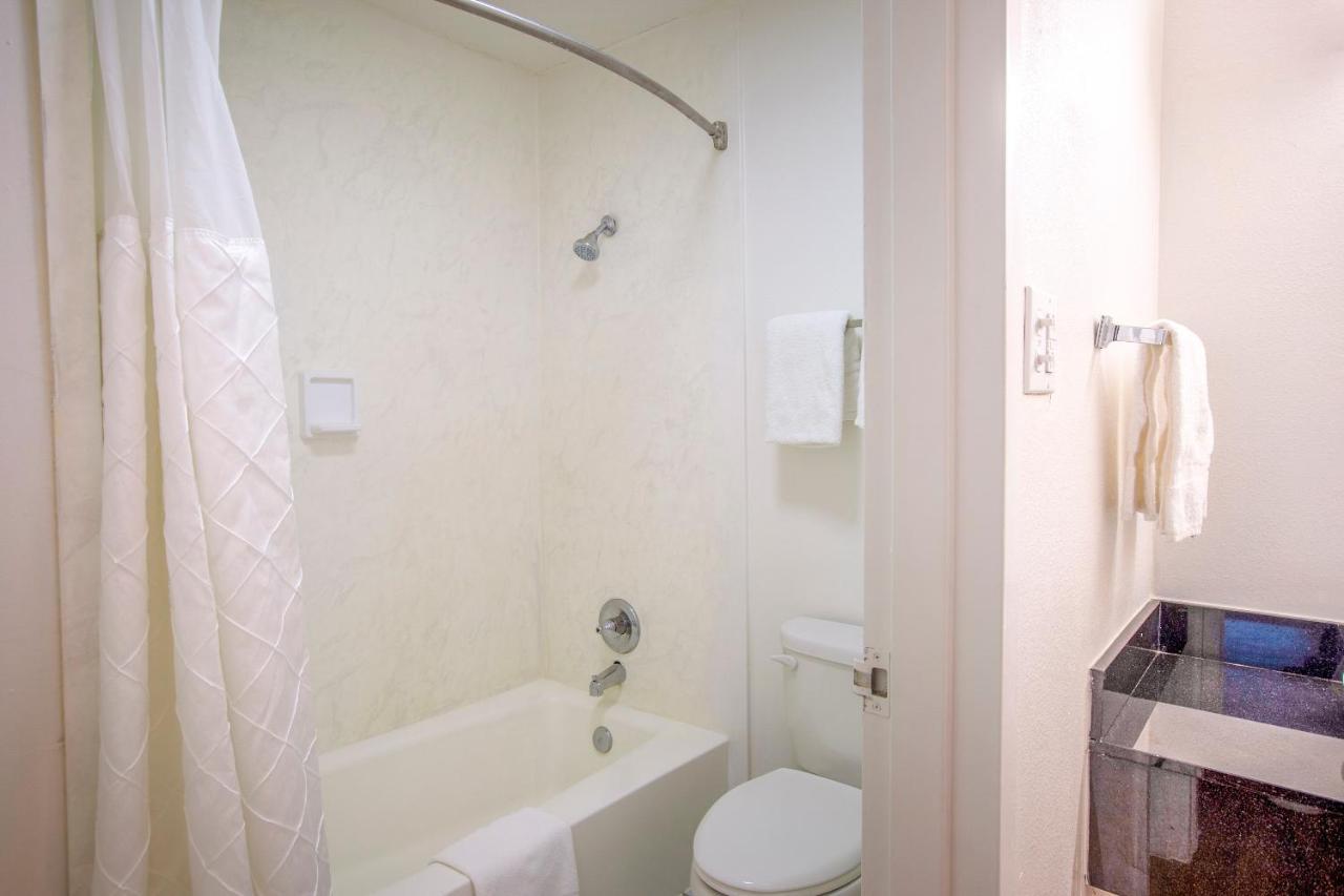 Hotel Travelodge By Wyndham East 3*