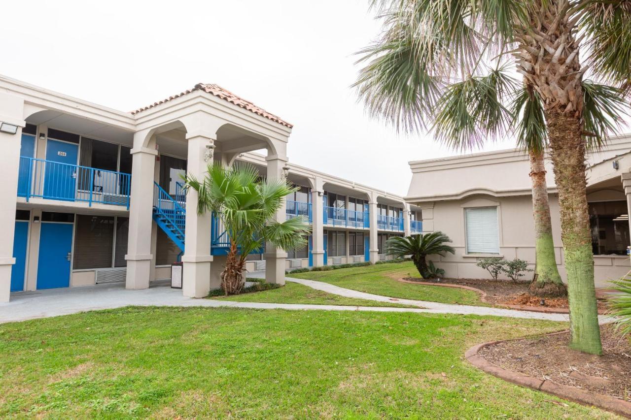 Travelodge By Wyndham East Hotel