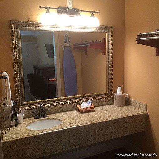Travelodge By Wyndham East Hotel 3*