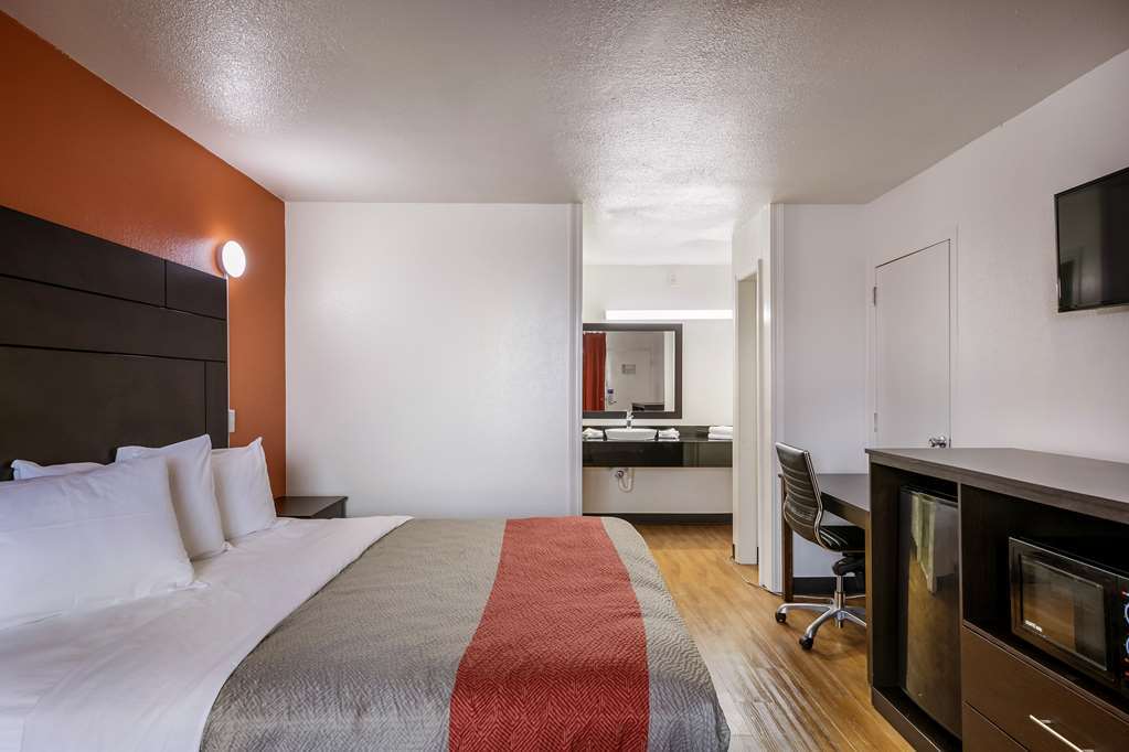 Travelodge By Wyndham East
