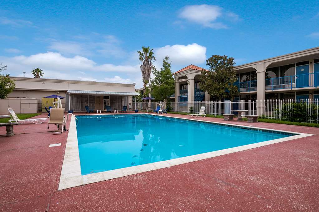 Travelodge By Wyndham East Hotel 3*