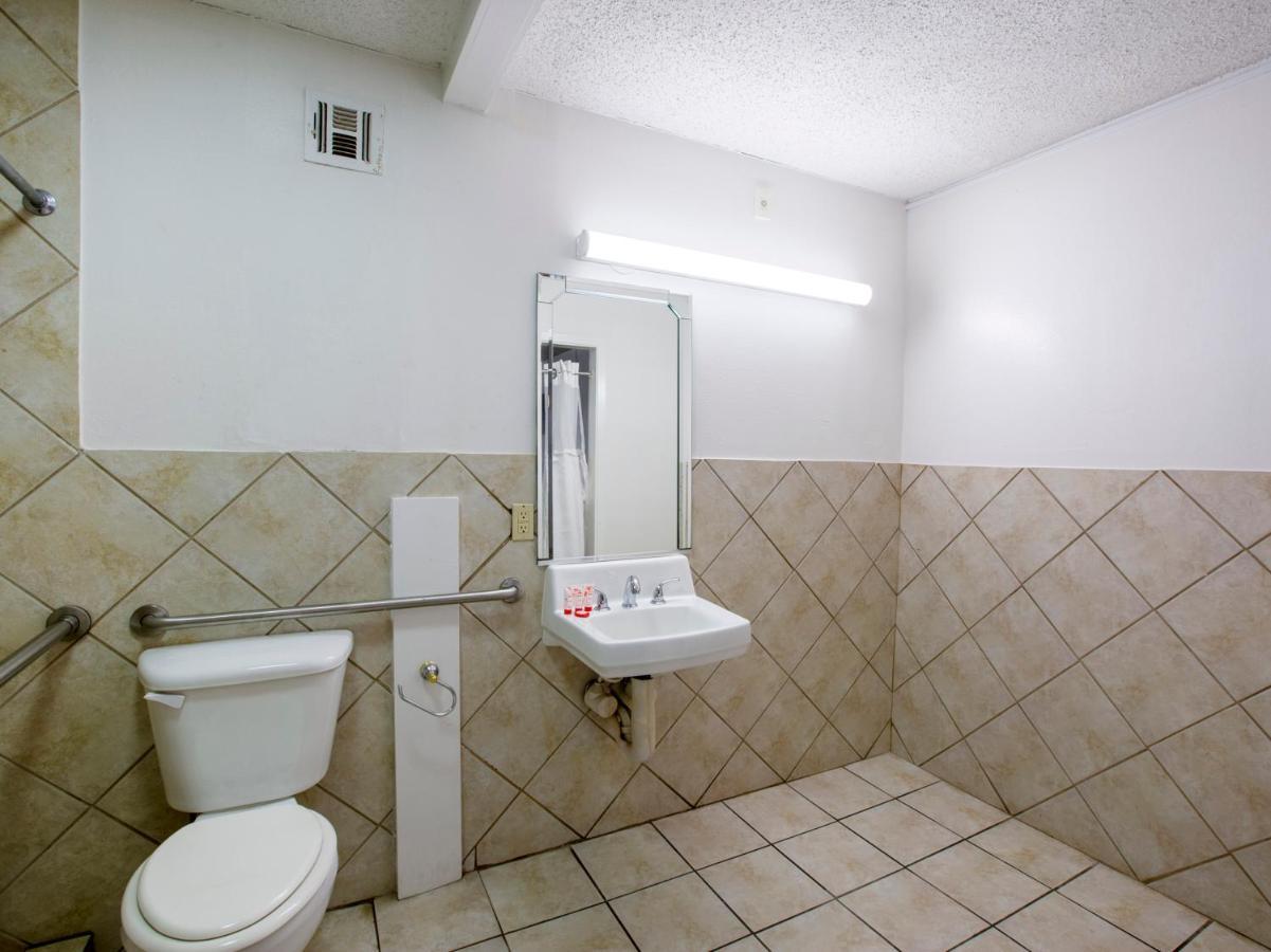 Travelodge By Wyndham East Baton Rouge