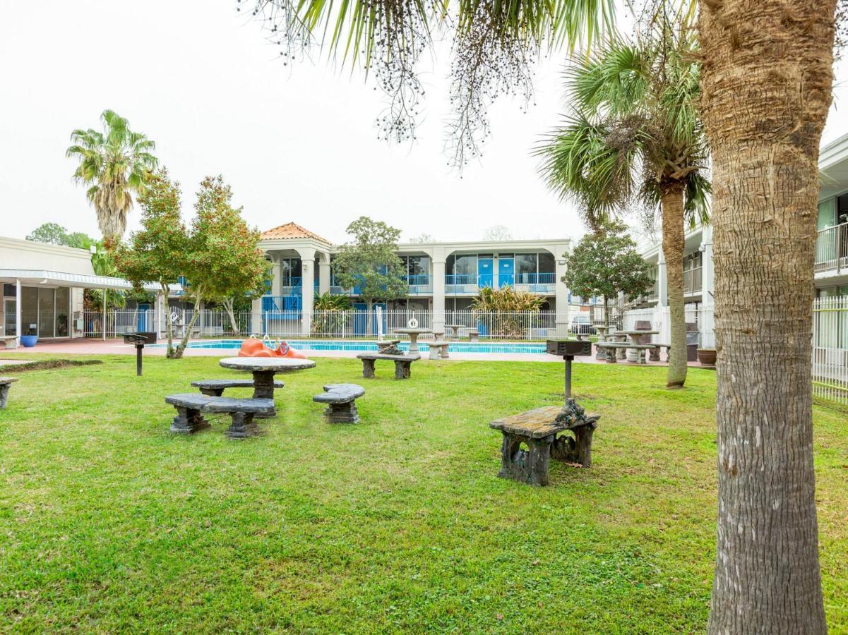 Travelodge By Wyndham East Hotel